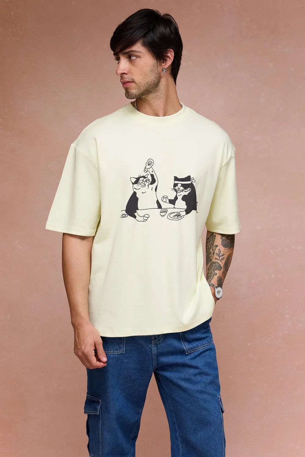 Men's Two Cats Behind Me Yellow T-Shirt