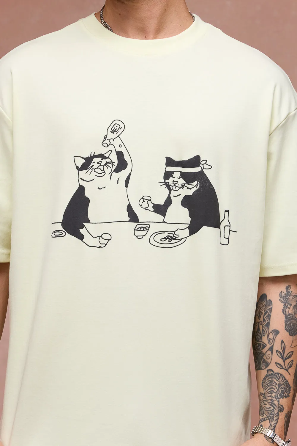 Men's Two Cats Behind Me Yellow T-Shirt