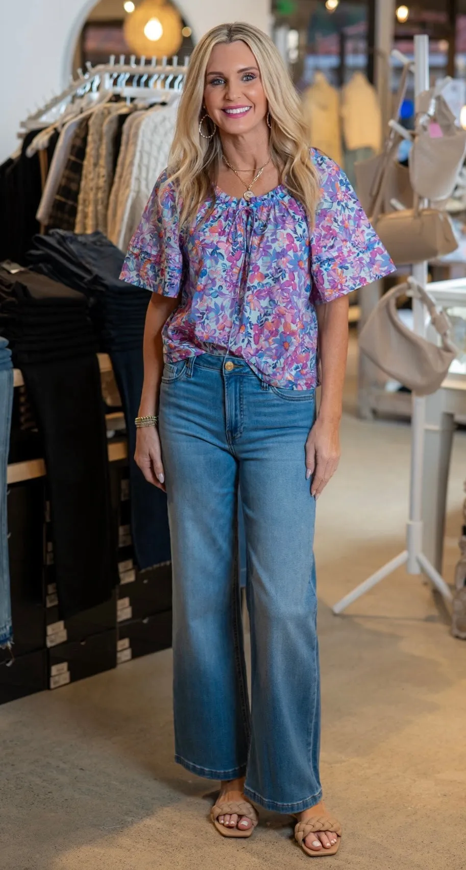 SHORT SLEEVE FLORAL RAGLAN TOP - LIGHT BLUE/PLUM