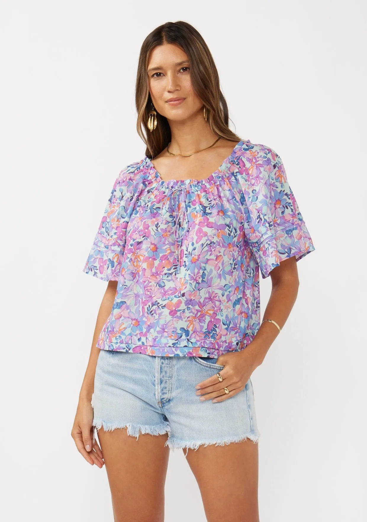 SHORT SLEEVE FLORAL RAGLAN TOP - LIGHT BLUE/PLUM