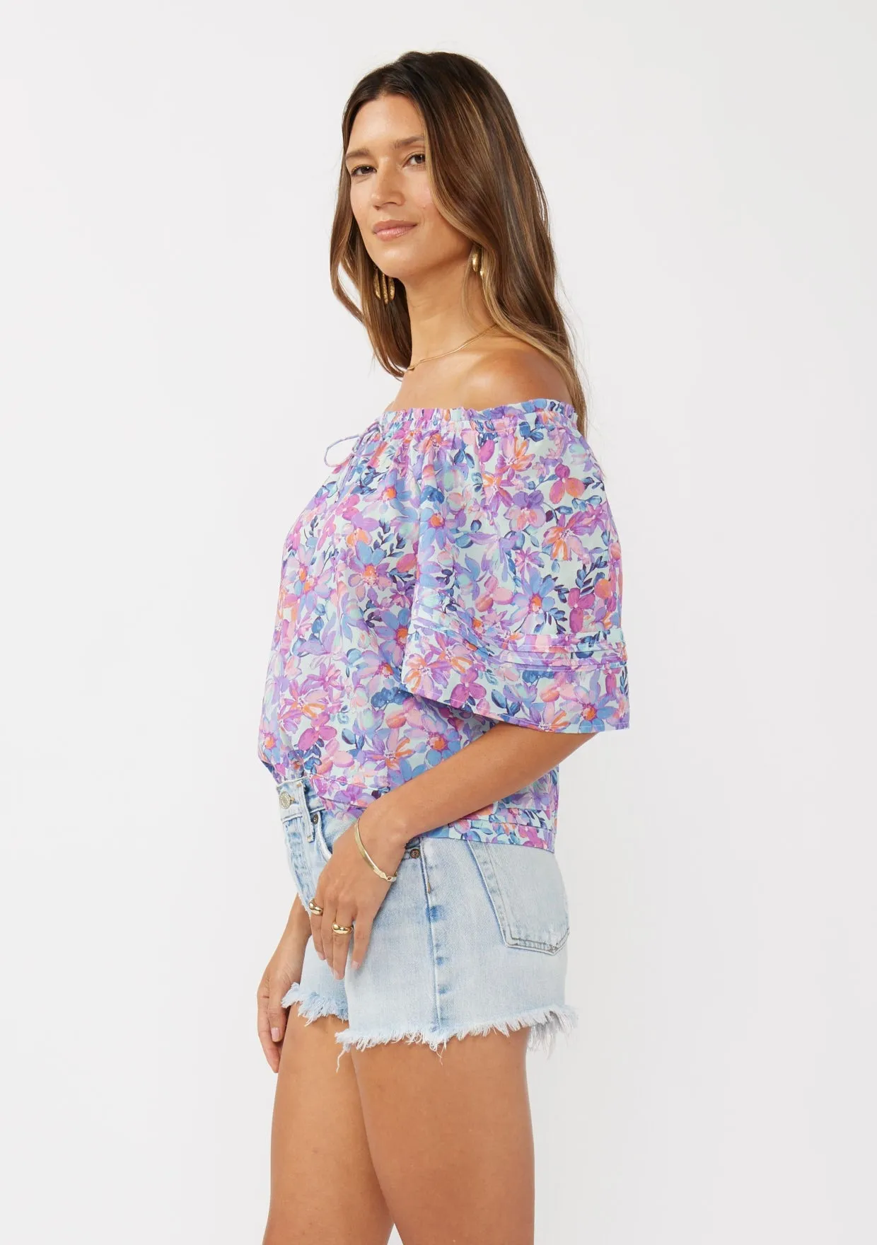 SHORT SLEEVE FLORAL RAGLAN TOP - LIGHT BLUE/PLUM