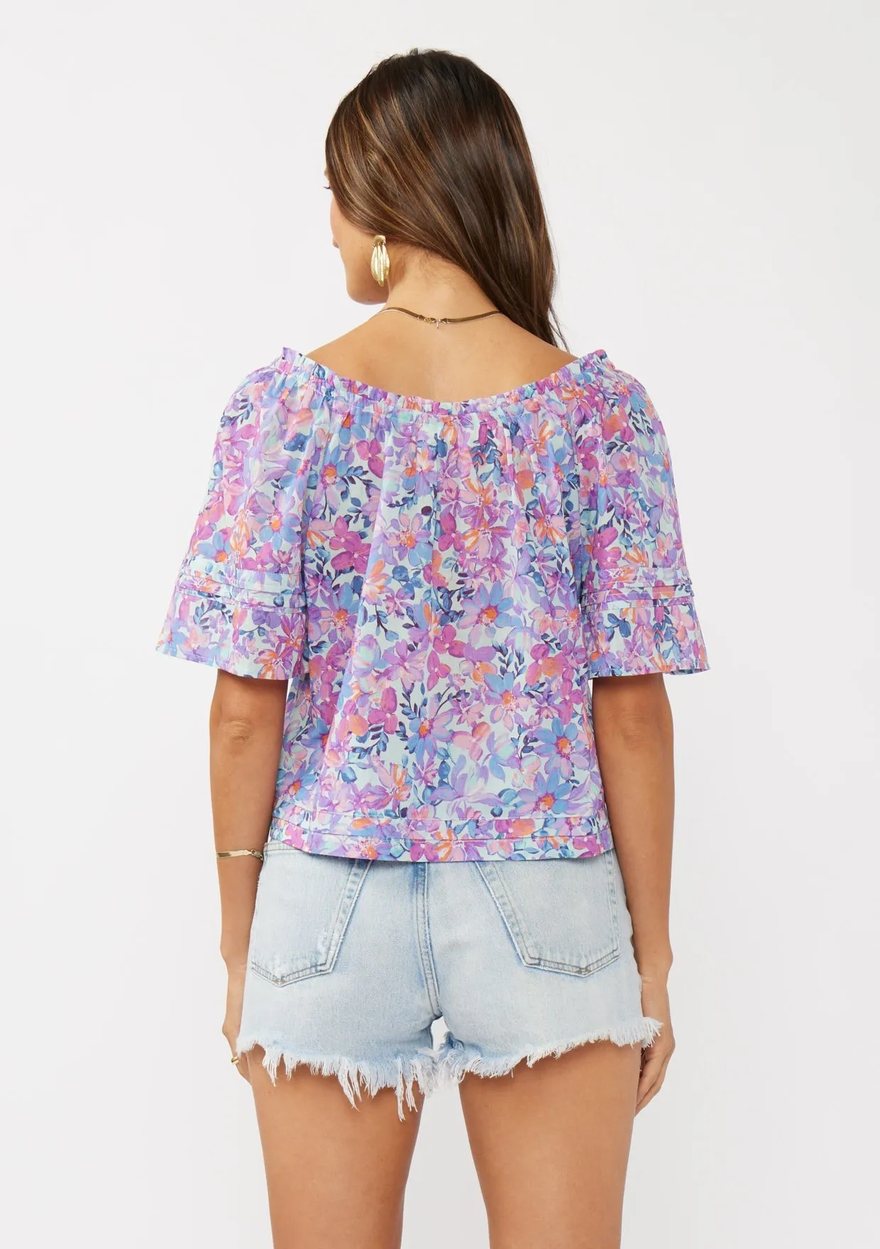 SHORT SLEEVE FLORAL RAGLAN TOP - LIGHT BLUE/PLUM