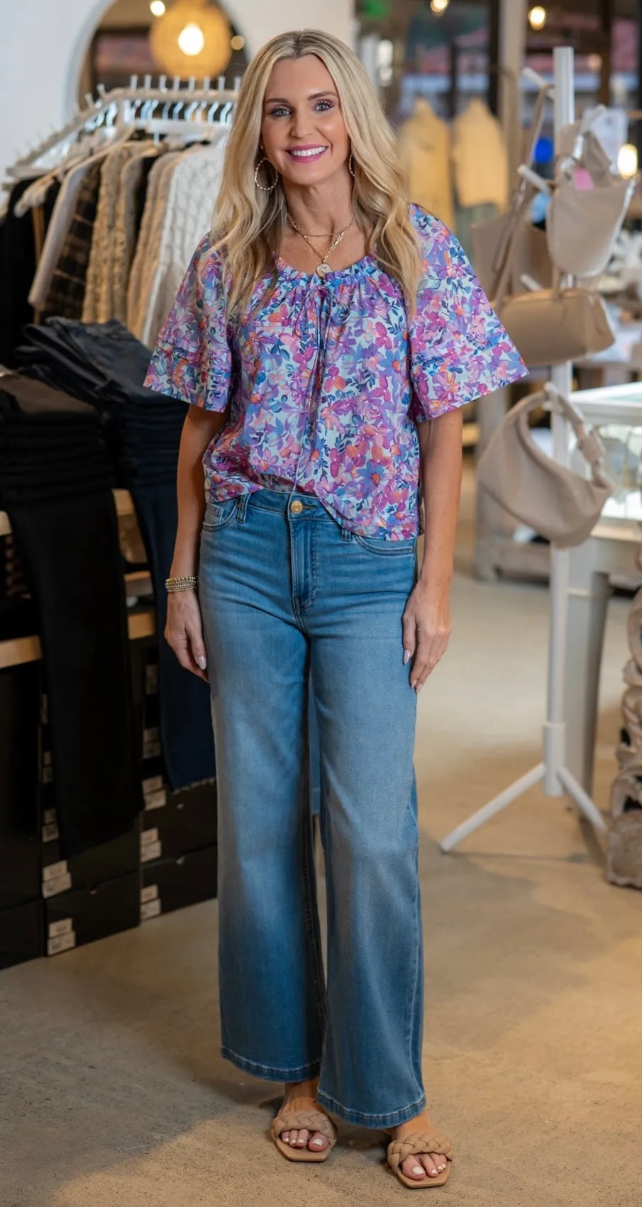 SHORT SLEEVE FLORAL RAGLAN TOP - LIGHT BLUE/PLUM