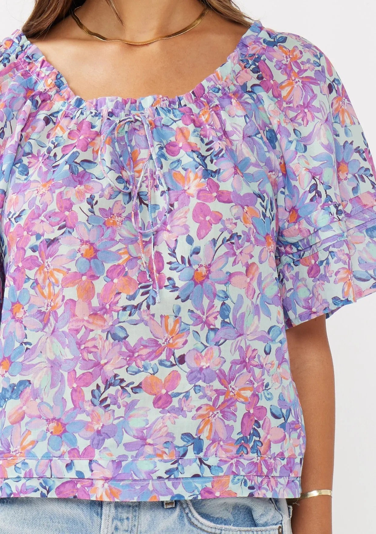 SHORT SLEEVE FLORAL RAGLAN TOP - LIGHT BLUE/PLUM