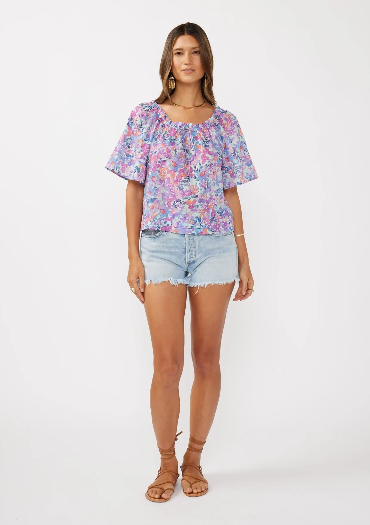 SHORT SLEEVE FLORAL RAGLAN TOP - LIGHT BLUE/PLUM