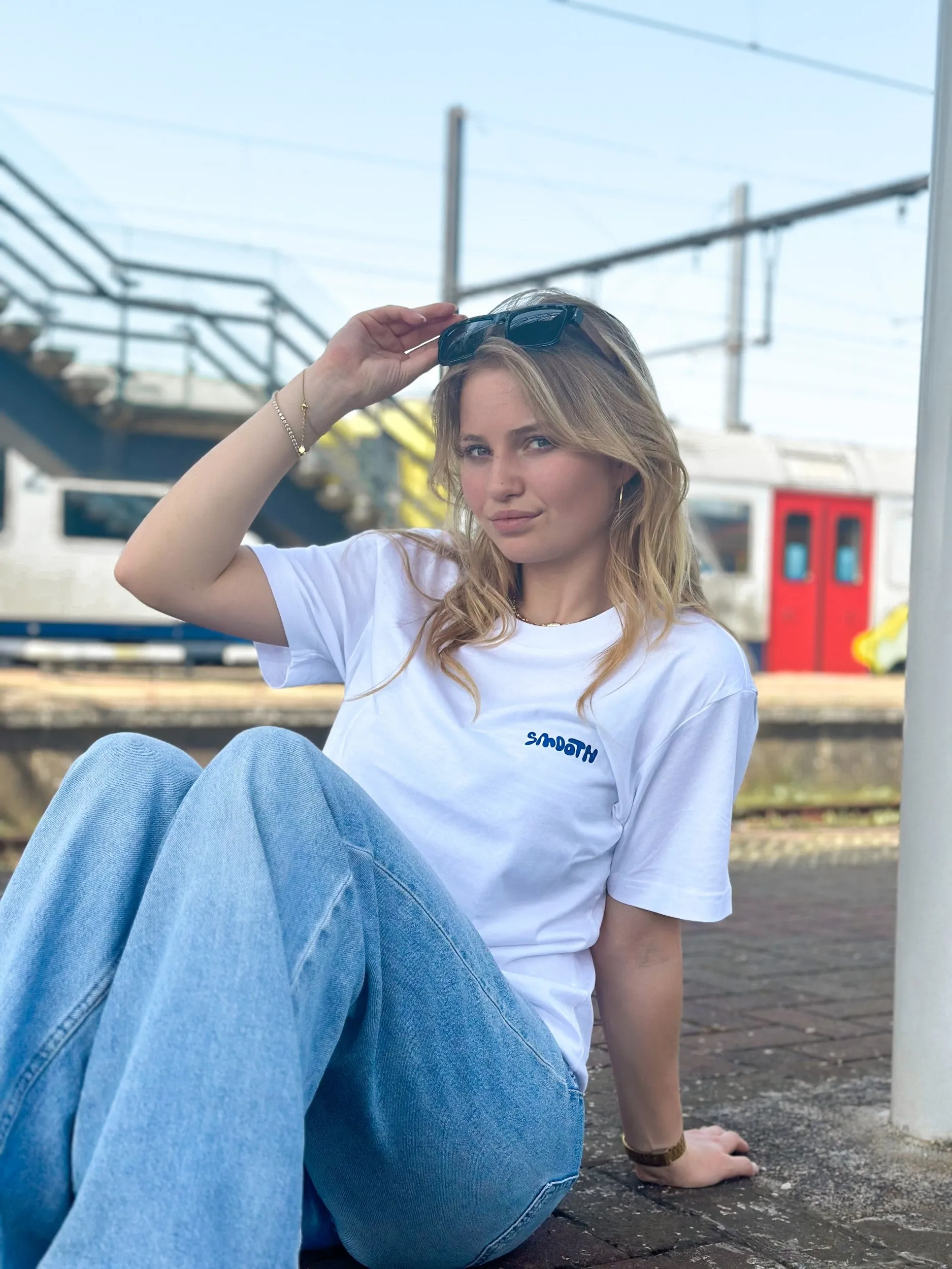 White T / Arty Blue Front Back Women