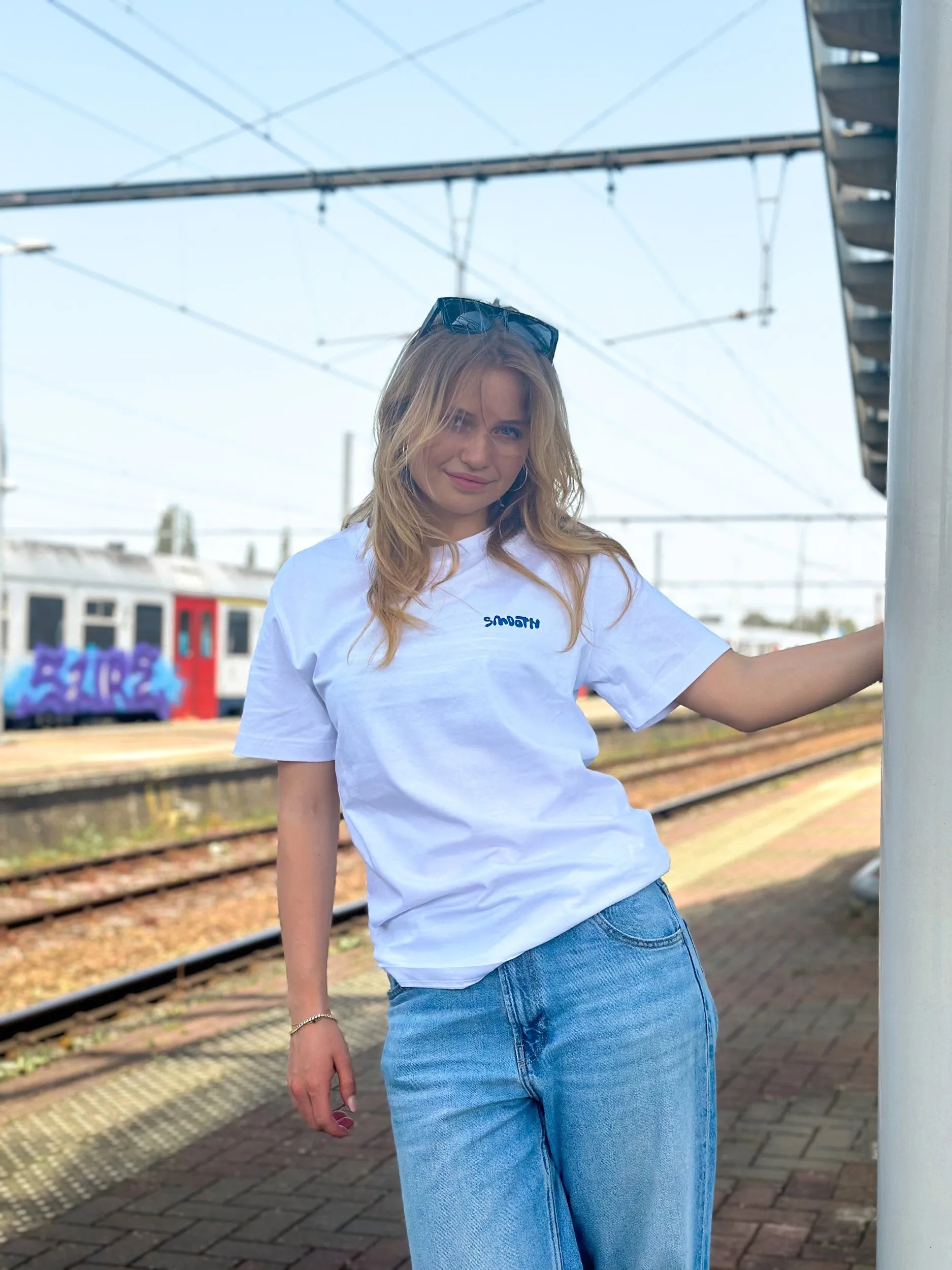 White T / Arty Blue Front Back Women